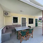 Дом отдыха Family House Next To The B Пефкохори