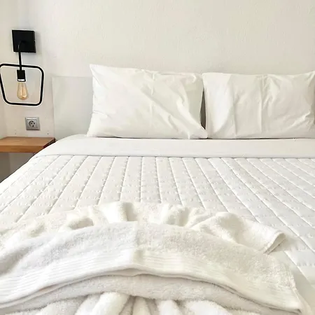 Family House Next To The B 別荘 *